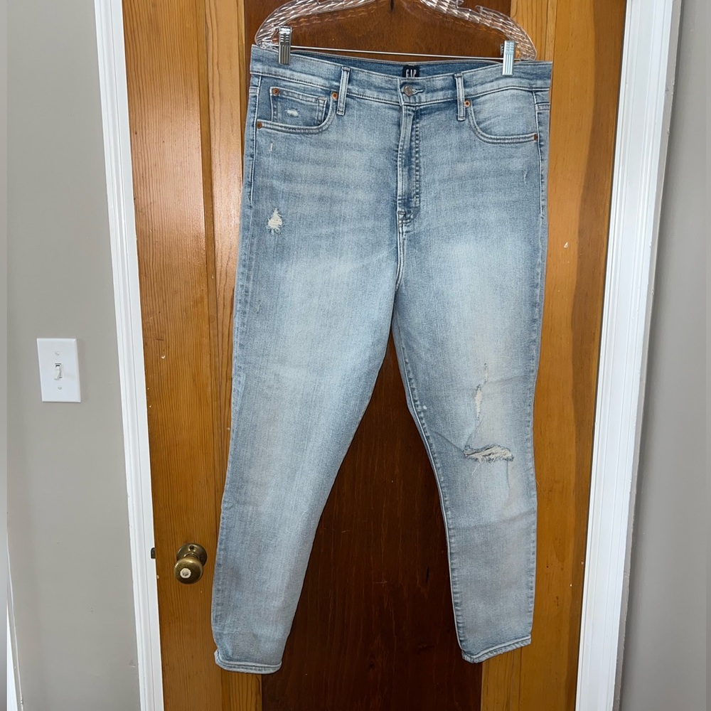 Gap light wash true skinny jeans